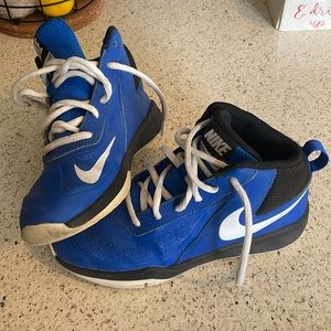 Nike boys tennis shoes